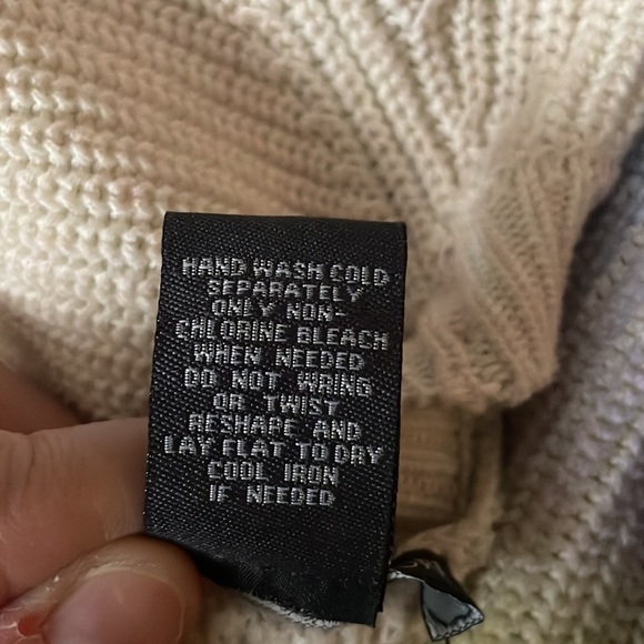 CHELSEA & THEODORE Rainbow Ombré Gradient Long Sleeves Sweater, Size small - Picture 5 of 5